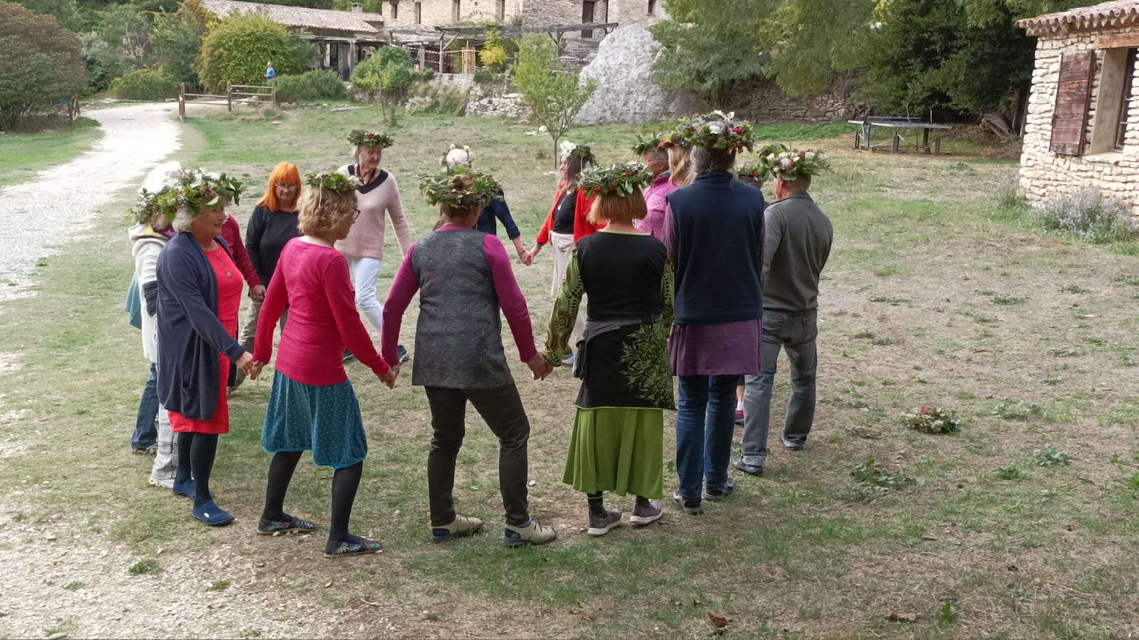 Provence - Tanz mit Kränzen